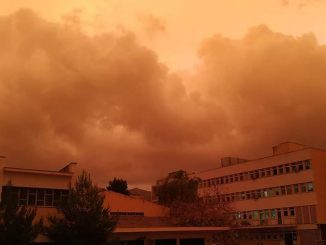 Κόκκινος ουρανός της Αθήνας