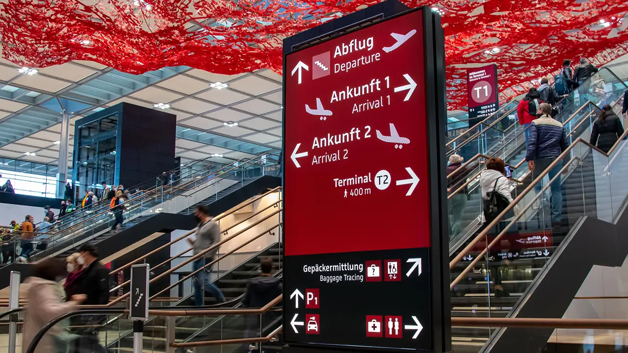 Ο πάγος παραλύει το αεροδρόμιο του Βερολίνου - Αναστολή πτήσεων