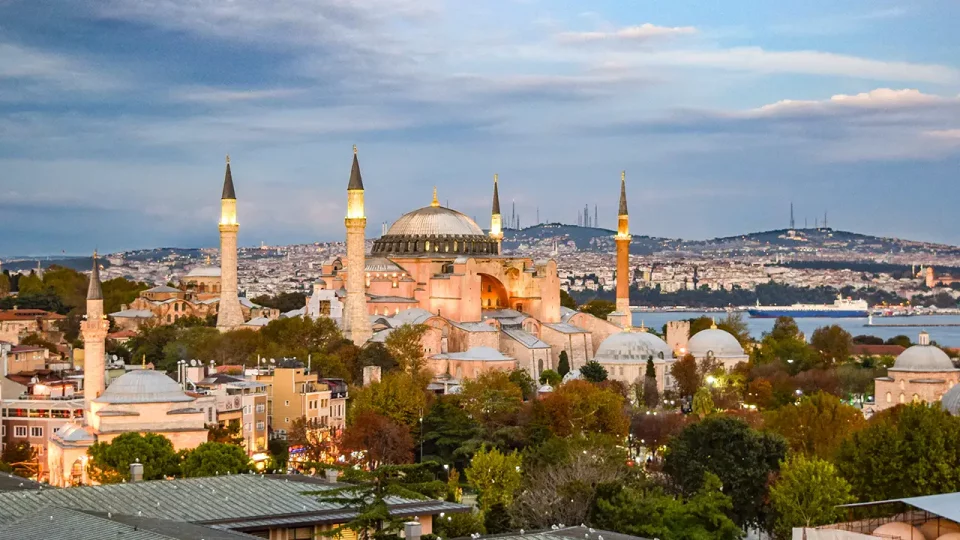 Ιερώνυμος: Προσβολή και ύβρις η μετατροπή της Αγιά Σοφιάς σε τζαμί!