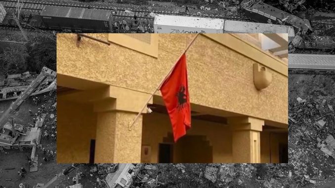 H Αλβανία τίμησε τα αδικοχαμένα θύματα στα Τέμπη - Ημέρα εθνικού πένθους η 5η Μαρτίου