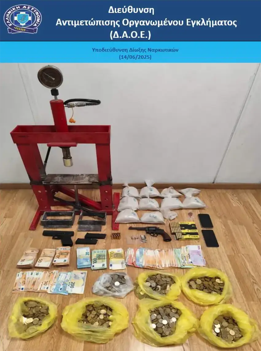 "Λαβράκι" της ΕΛ.ΑΣ. στη Δυτική Αττική - Κατασχέθηκαν όπλα και ναρκωτικά