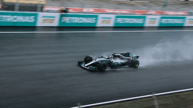 Ονειρικό ξεκίνημα με pole position για τη Mercedes στην Αυστραλία