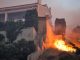 Ανεξέλεγκτη η τρομακτική φωτιά στην Πεντέλη - Καίγονται σπίτια