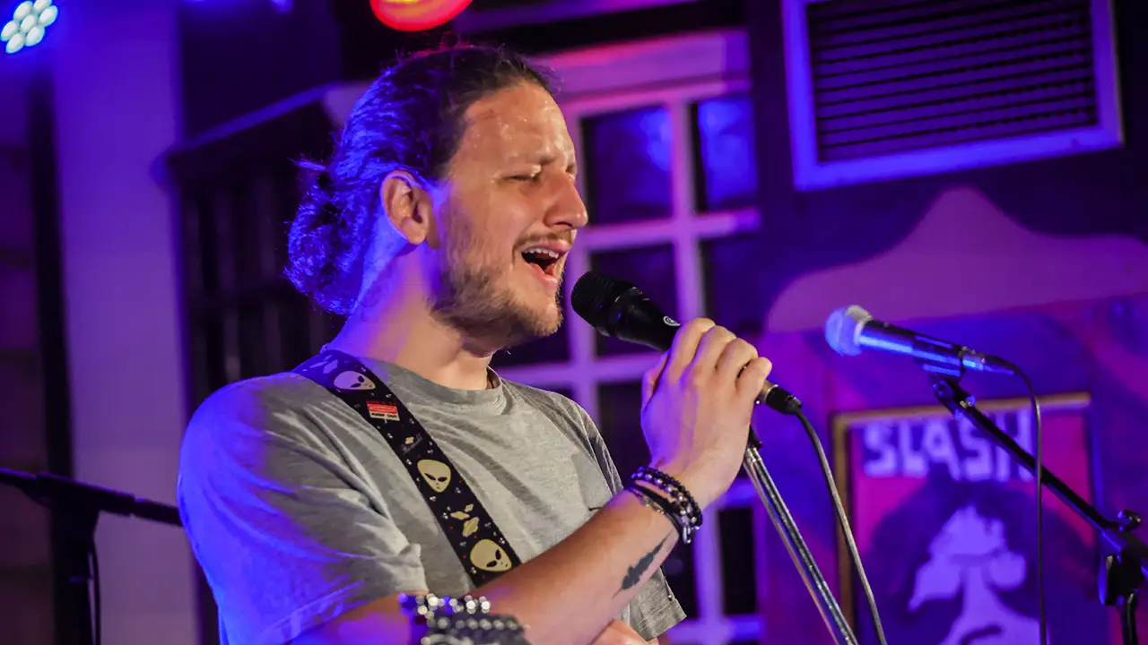 Ο Χάρης Νικολαΐδης στο Caja De Musica