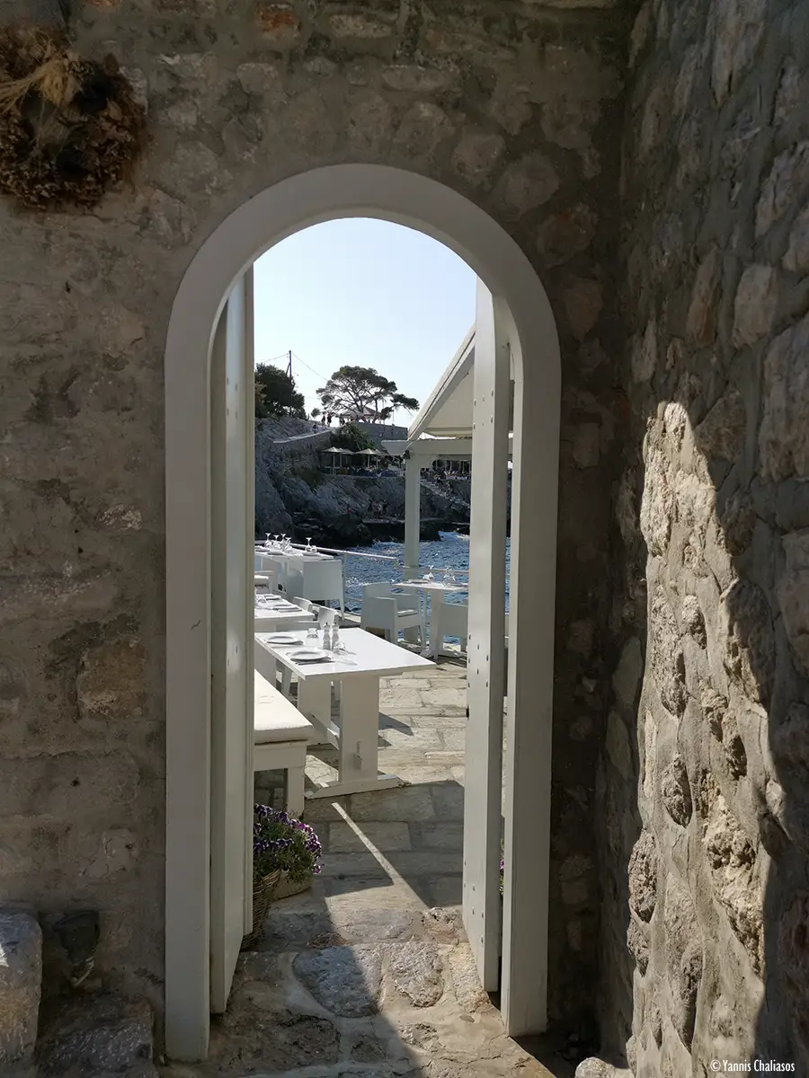 Ύδρα: Το μαγευτικό νησί που ταξιδεύει στο χρόνο