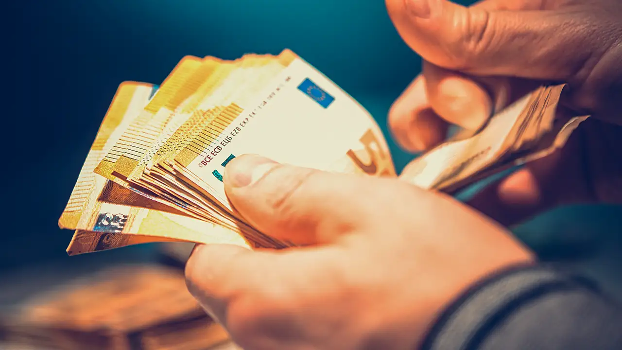 Μετρητά υπό όρους - Οι νέοι κανόνες της ΕΕ από το 2027