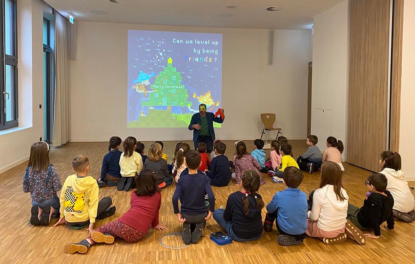 Μόναχο: Επίσκεψη Αντώνη Παπαθεοδούλου και Ίριδας Σαμαρτζή στα ελληνικά δημοτικά σχολεία