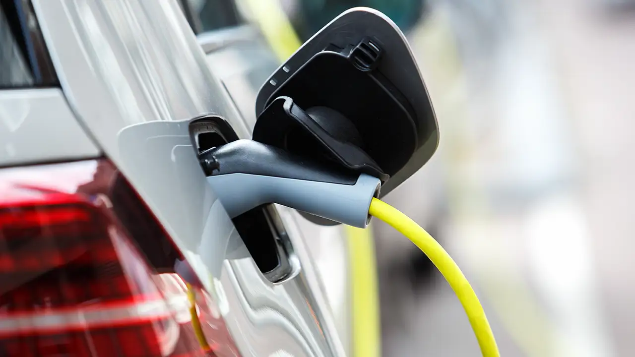 Υβριδικό plug-in ή Ηλεκτρικό; Μια ερώτηση που ψάχνει την απάντησή της!