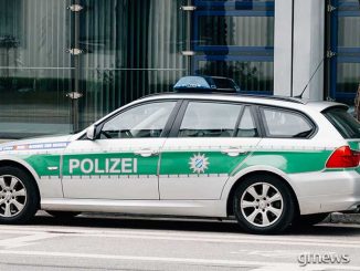 Αυτοκίνητο βόμβα εισέβαλε στα γραφεία του SPD στο Βερολίνο!