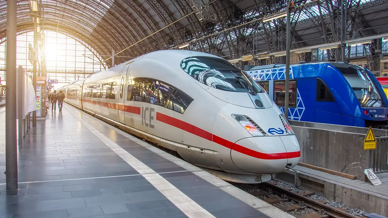 Σιδηροδρομικός «πονοκέφαλος» στη Βαυαρία - Ποια γραμμή κλείνει για 4 μήνες